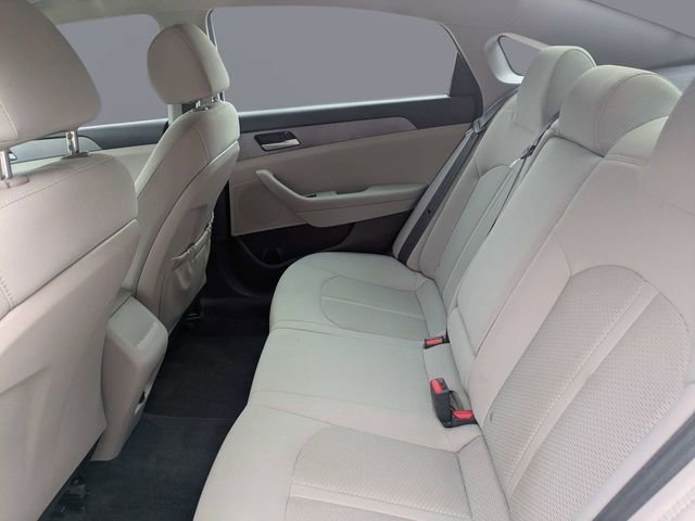 Used 2019 White Hyundai SE image 12