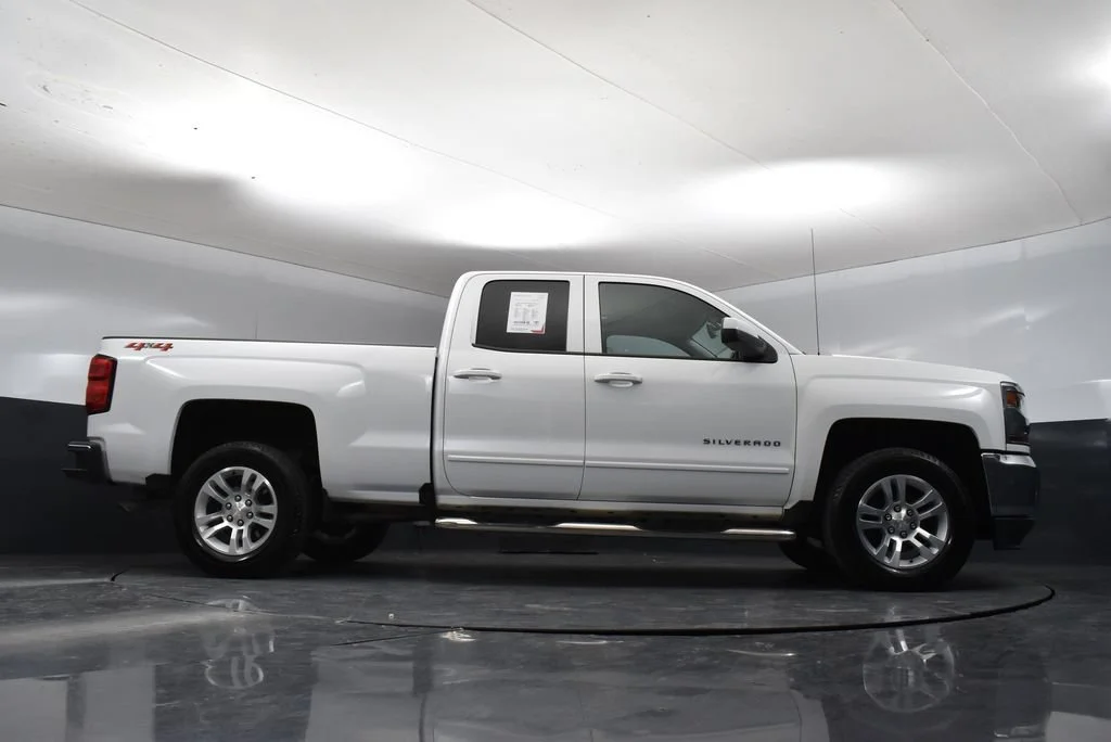 Used 2019 Summit White Chevrolet LT image 32