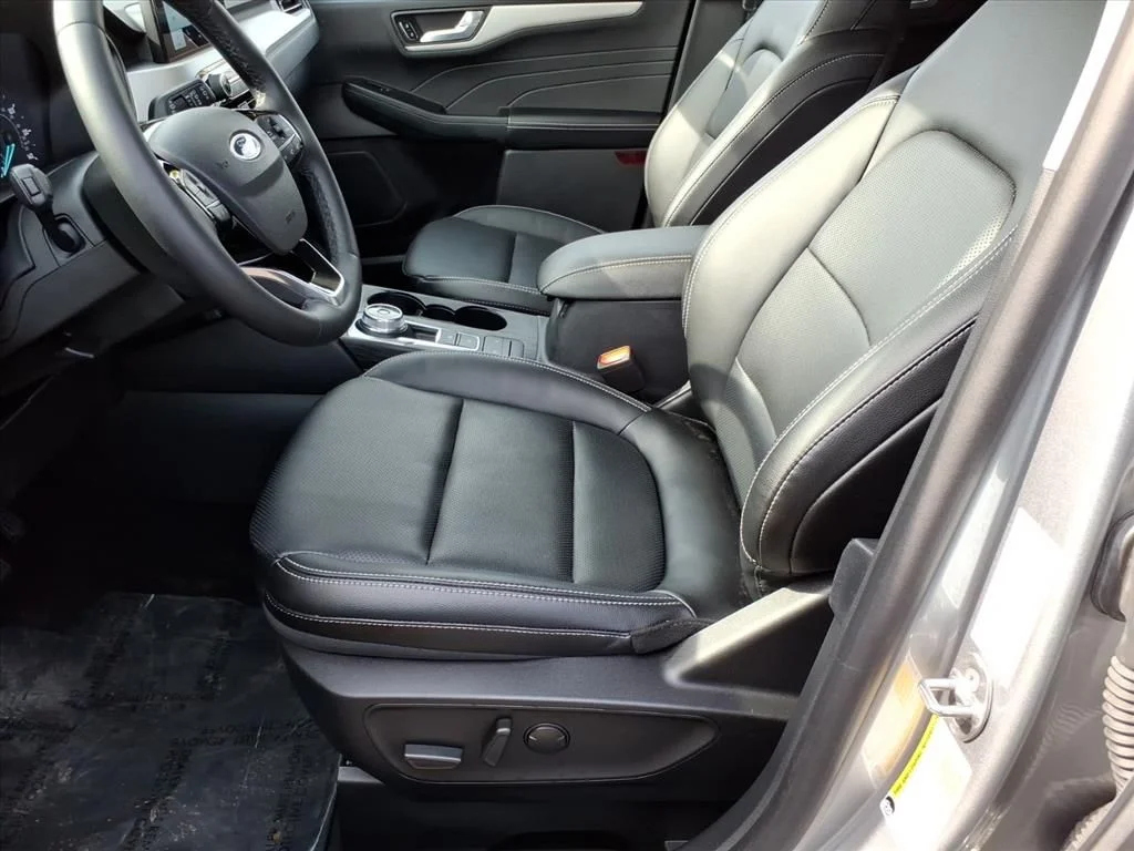 Used 2022 Silver Ford SEL image 13