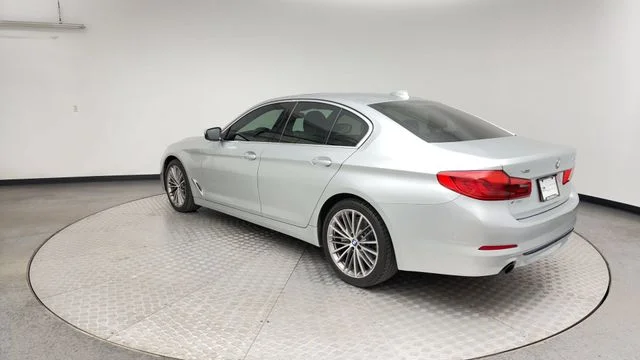 Used 2019 Silver BMW 530i xDrive image 4