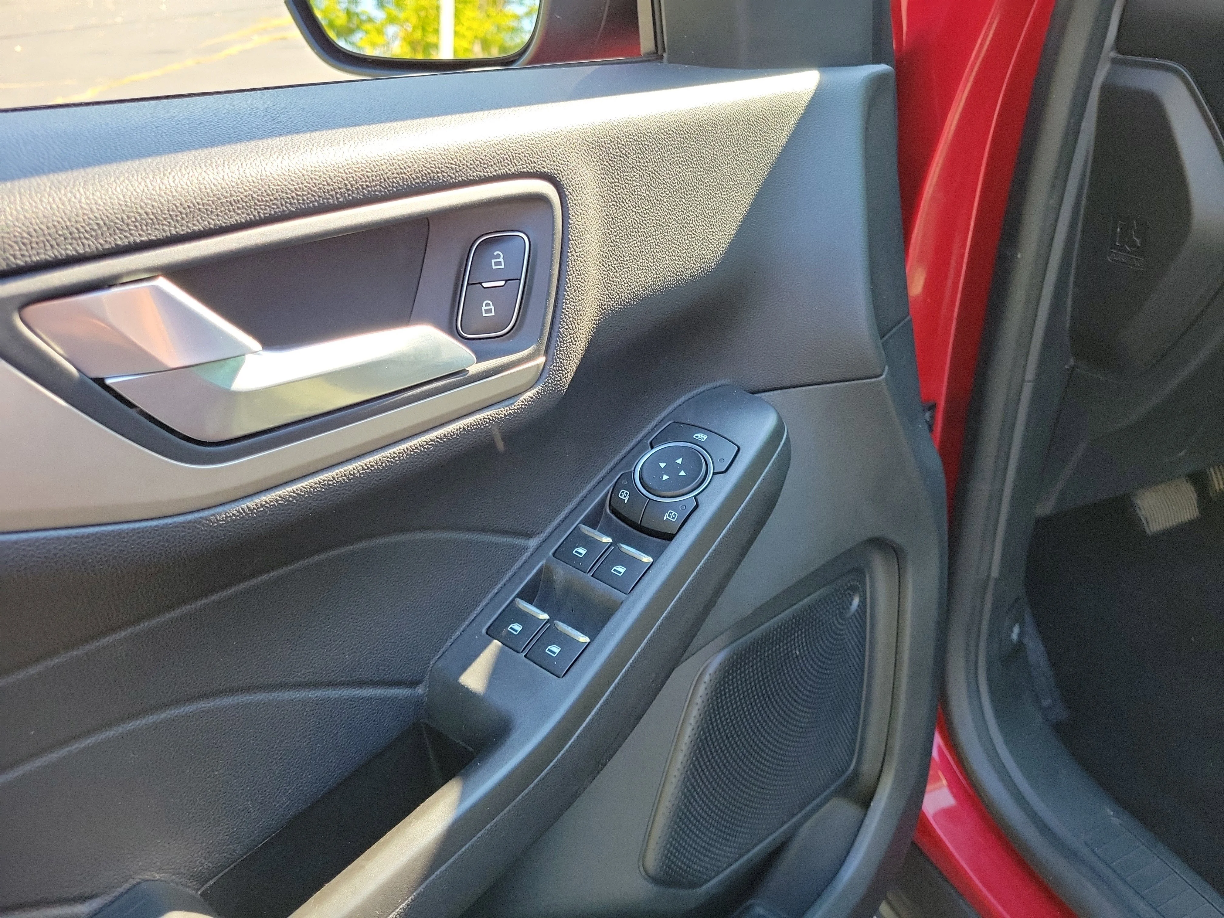 2021 Ford Escape SE - Photo 18