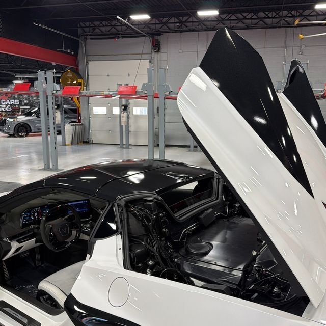 Used 2023 White Chevrolet Z06 image 26