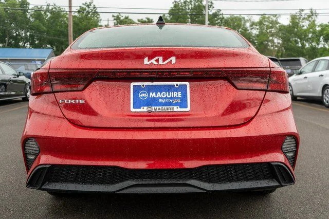Used 2024 Currant Red Kia LXS image 7