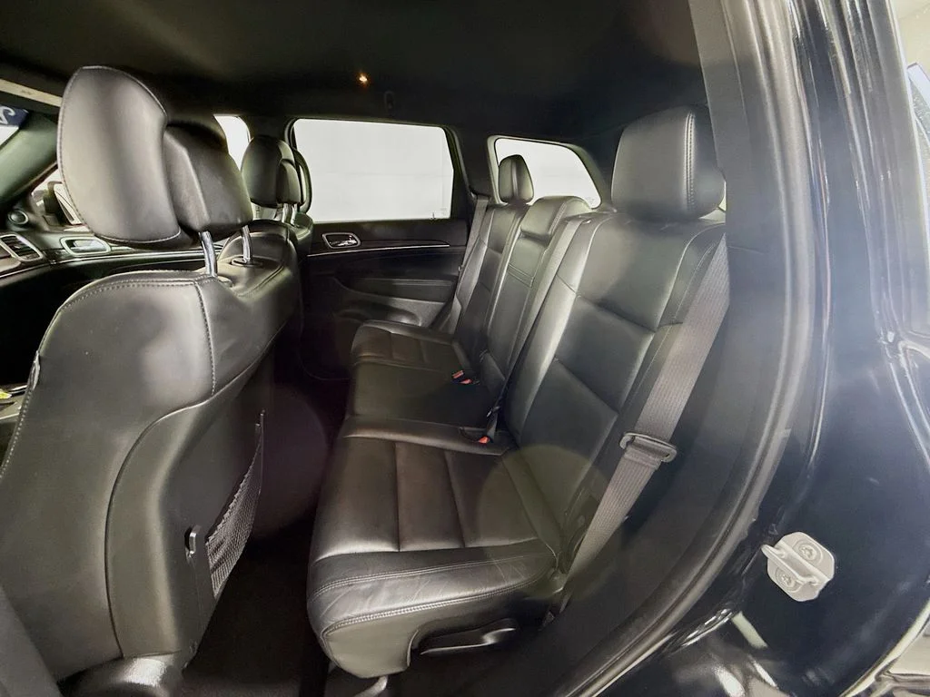 Used 2019 Diamond Black Crystal Pearlcoat Jeep Limited image 25
