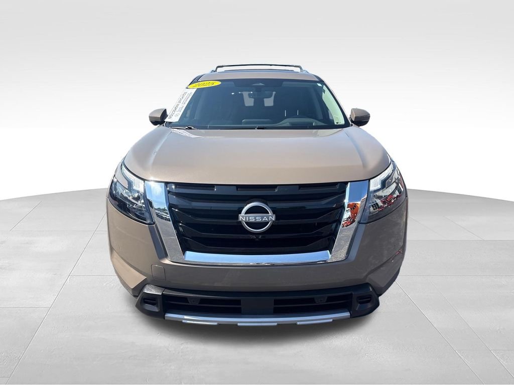Used 2025 Beige Nissan Platinum image 8