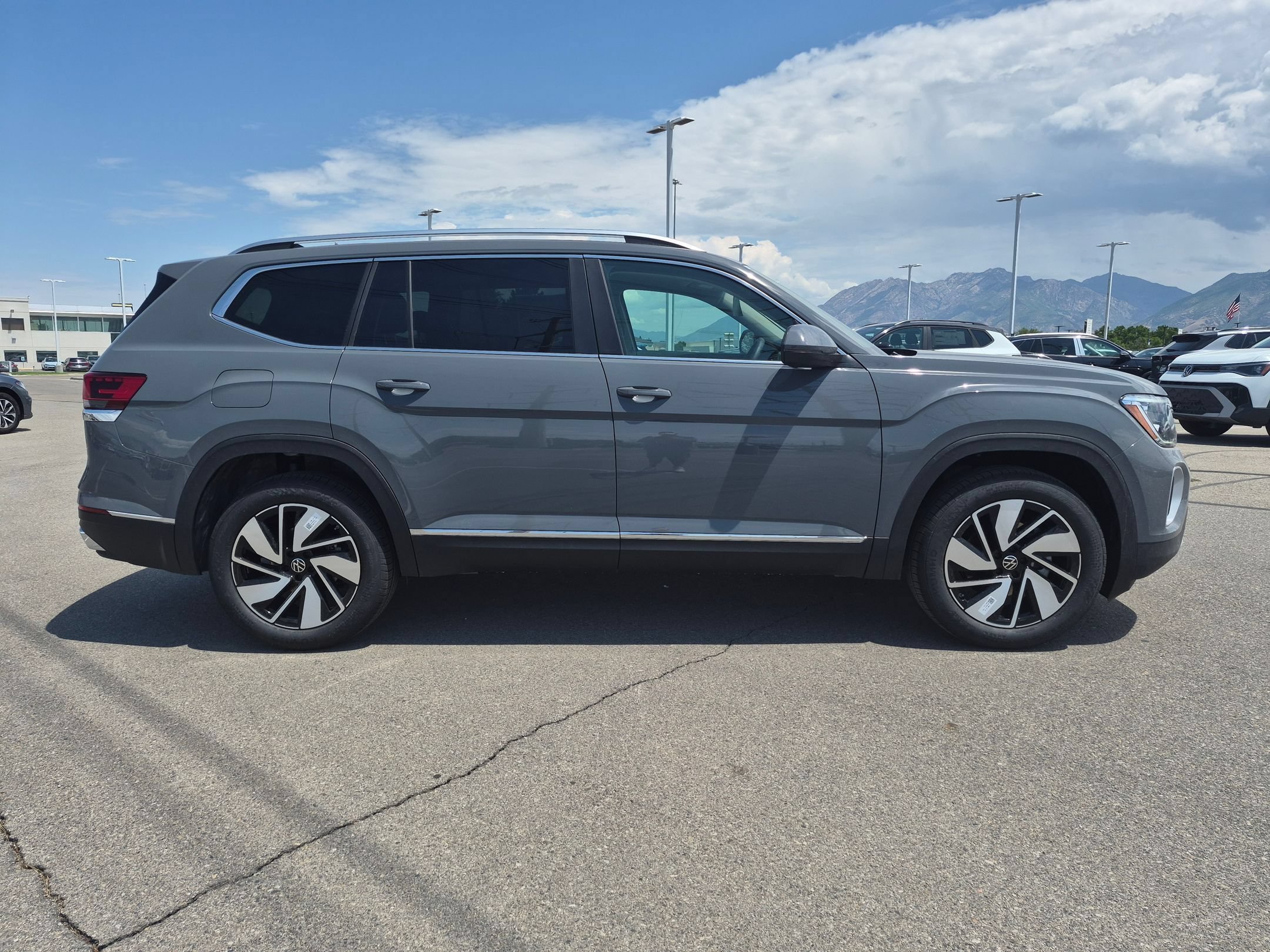 New 2026 Pure Gray Volkswagen 2.0T SEL image 2