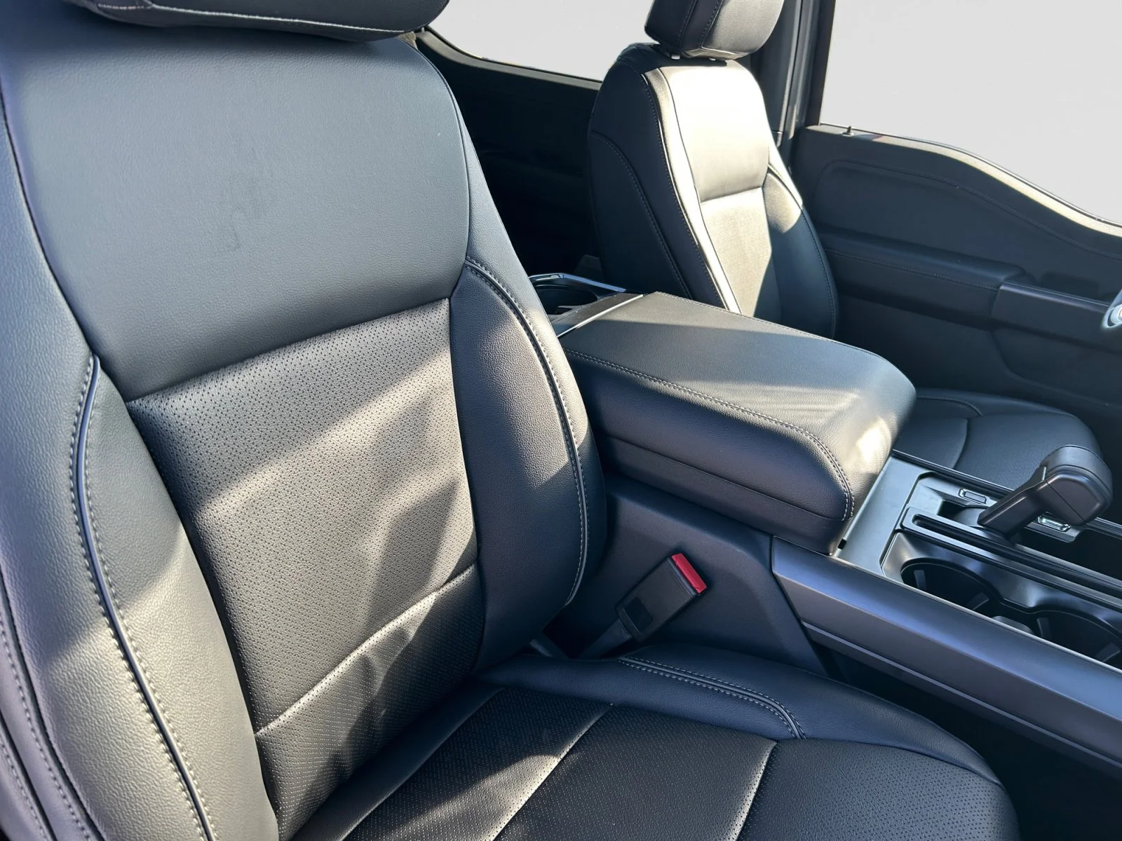 New 2026 Carbonized Grey Metallic Ford Lariat image 12
