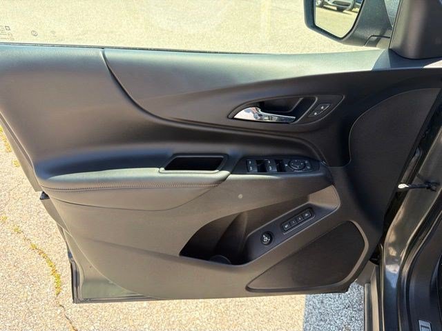 Used 2020 Nightfall Gray Metallic Chevrolet Premier image 11