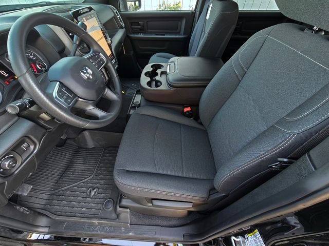 New 2026 Diamond Black Crystal Pearl-Coat Exterior Paint RAM Tradesman image 18