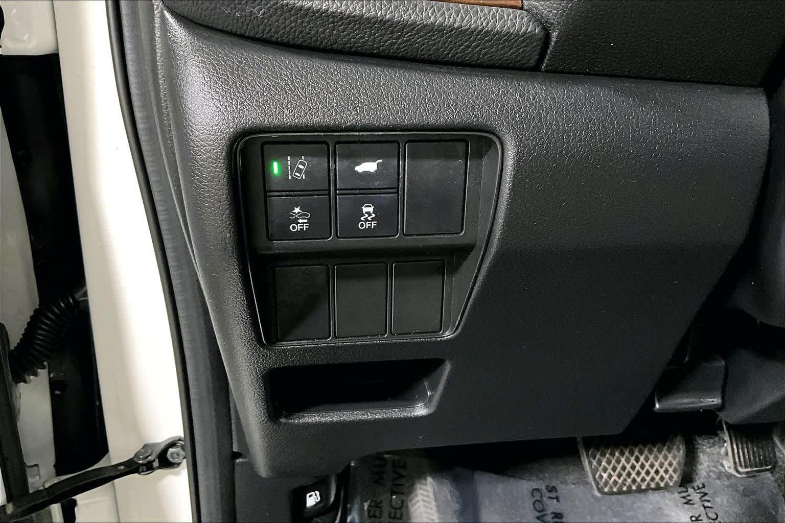 Used 2018 White Diamond Pearl Honda EX-L image 35