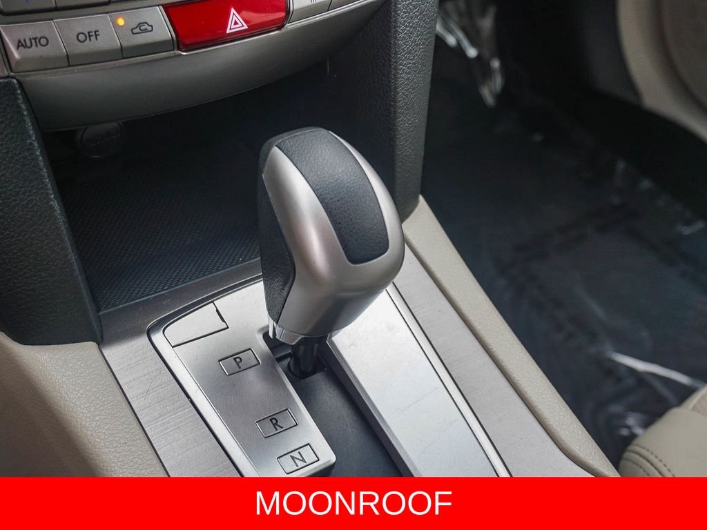 Used 2012 White Subaru 2.5i image 22