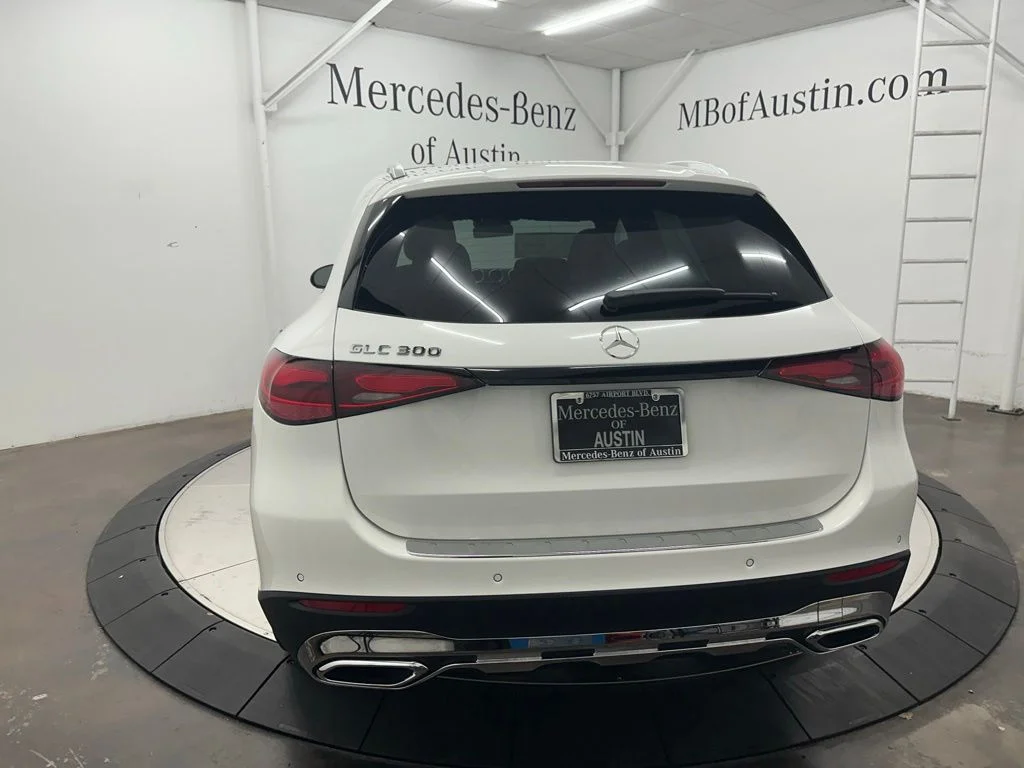 New 2027 White Mercedes-Benz GLC 300 image 6