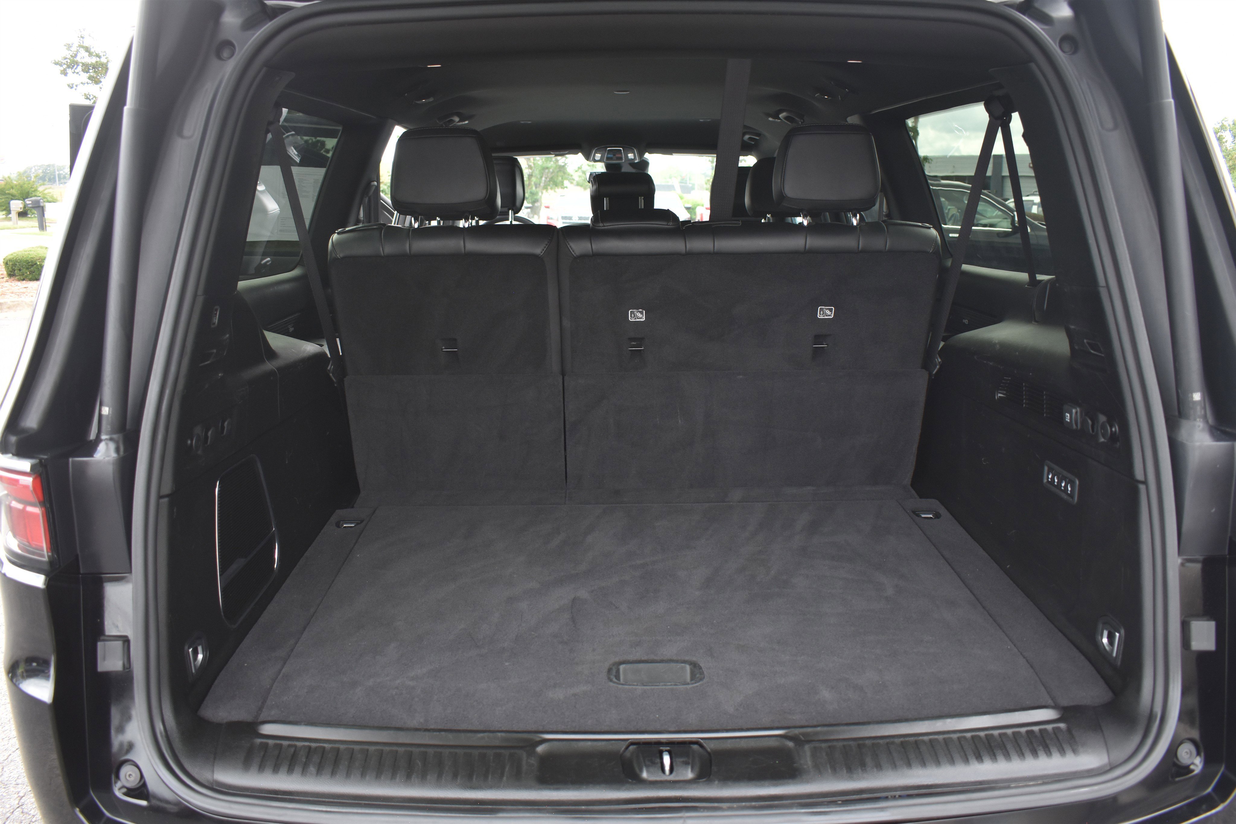 Used 2023 Diamond Black Crystal Pearlcoat Jeep Series II image 18