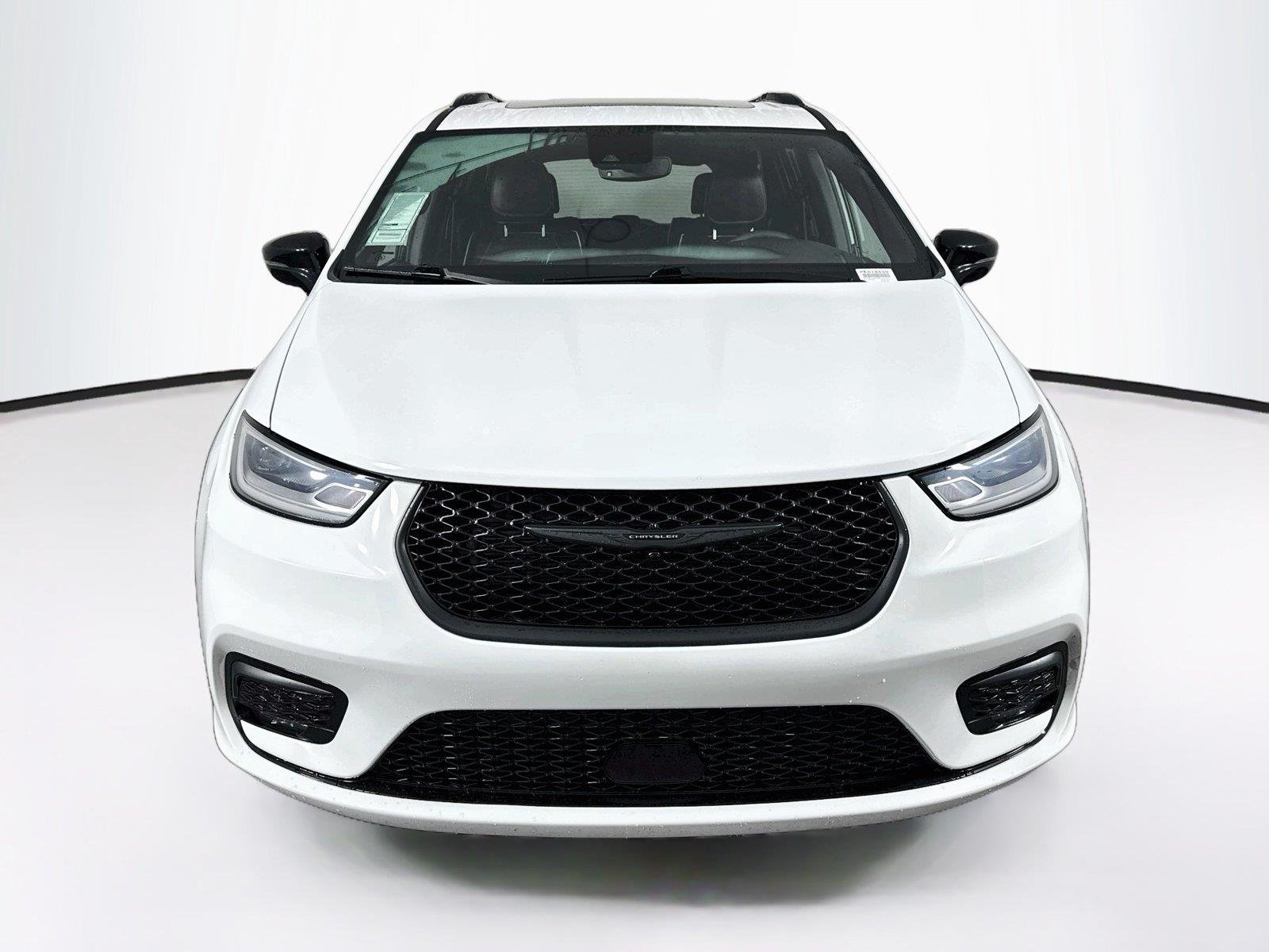 Used 2025 Bright White Clearcoat Chrysler Limited image 9