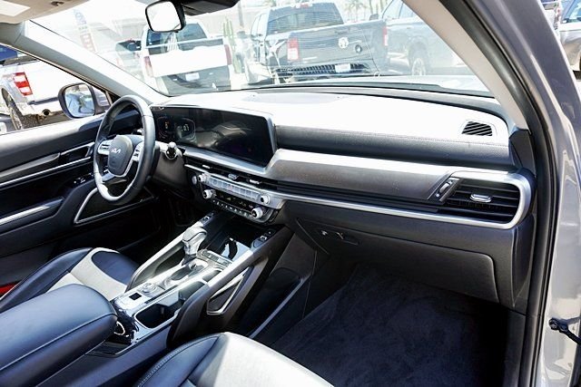 Used 2024 Silver Kia S image 15