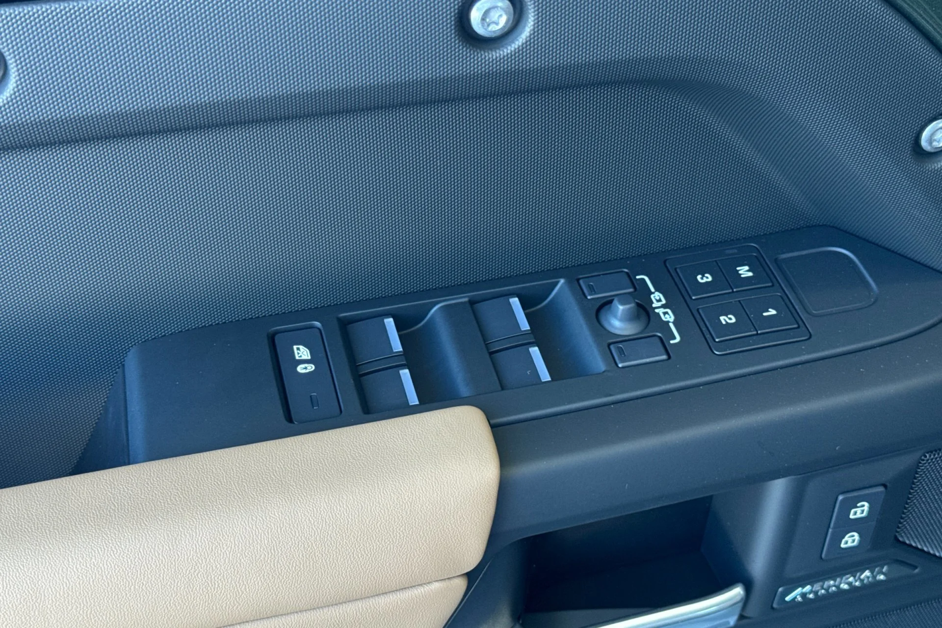 New 2026 Woolstone Green Land Rover X-Dynamic SE image 15