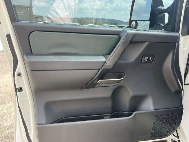 Used 2013  Nissan S image 18