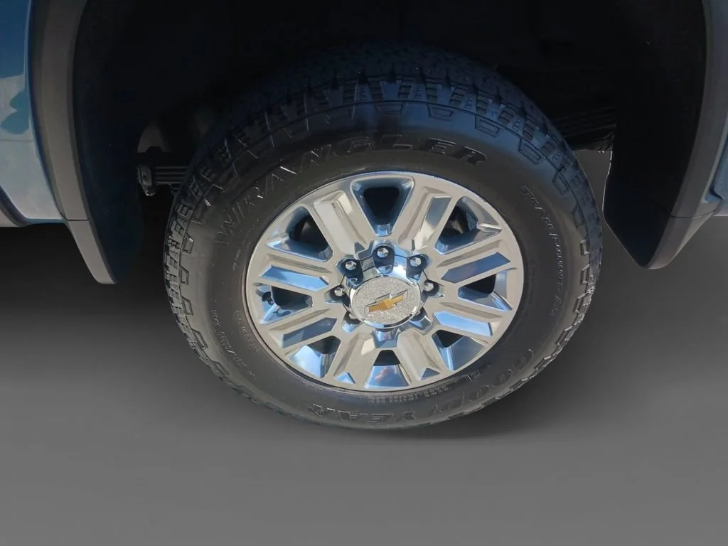 Used 2024 Lakeshore Blue Metallic Chevrolet High Country image 8