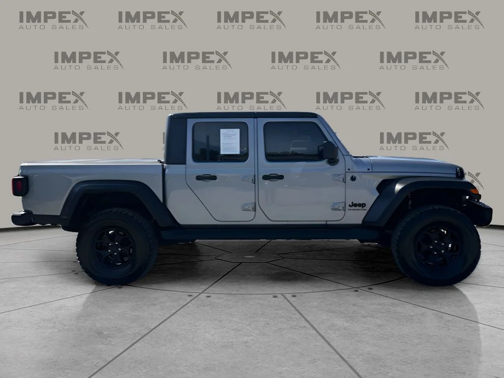 Used 2020 Silver Jeep Sport image 7