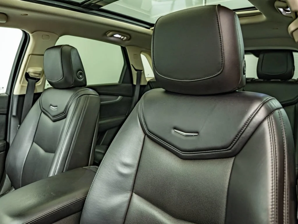 Used 2017 Silver Coast Metallic Cadillac Luxury image 32