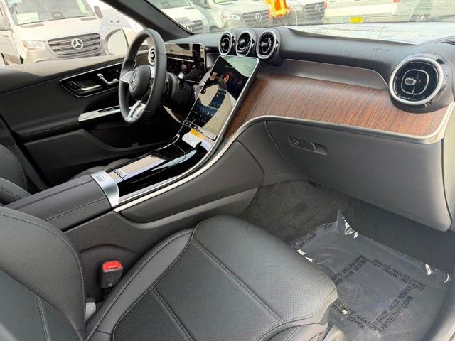 New 2026 Polar White Mercedes-Benz GLC 300 image 21