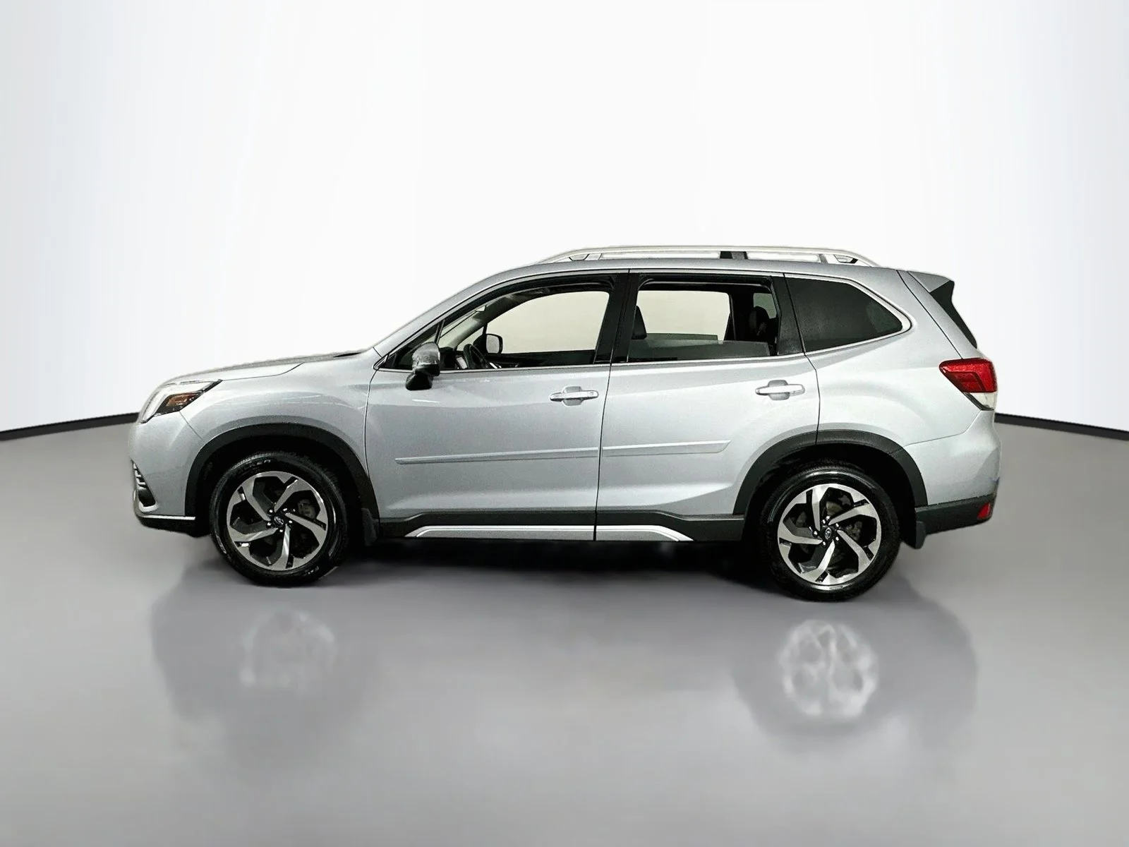Used 2023 Ice Silver Metallic Subaru Touring image 4