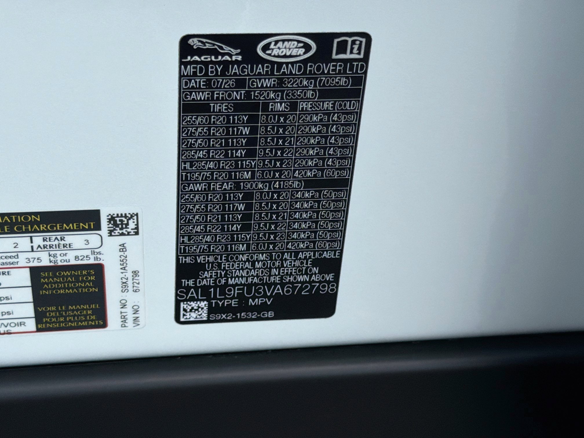 New 2027 Fuji White Land Rover Dynamic SE image 42