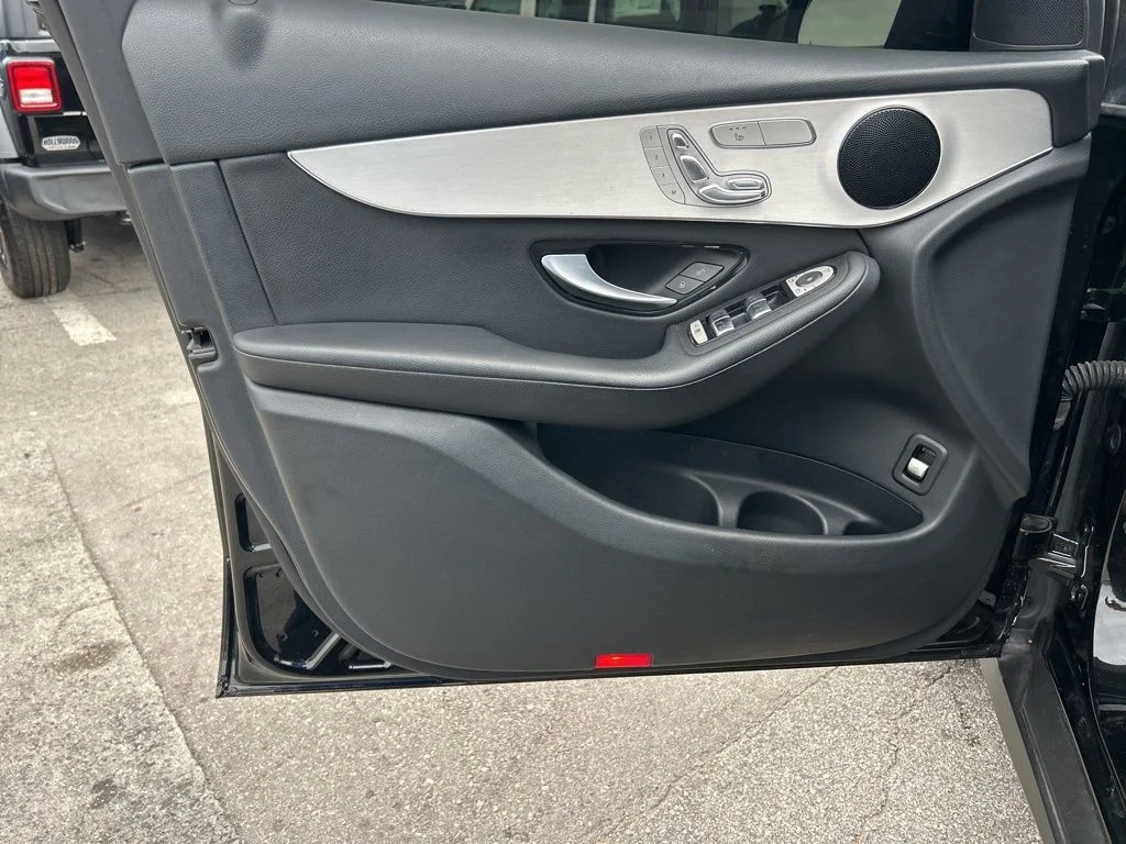 Used 2022 Black Mercedes-Benz GLC 300 image 31