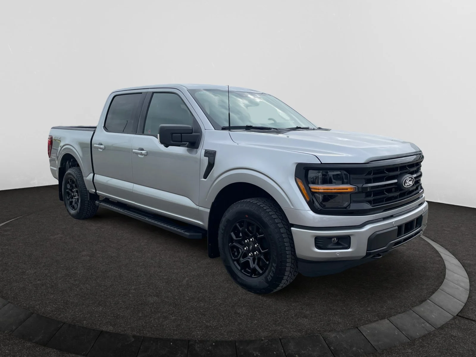 New 2026 Iconic Silver Metallic Ford XLT image 7