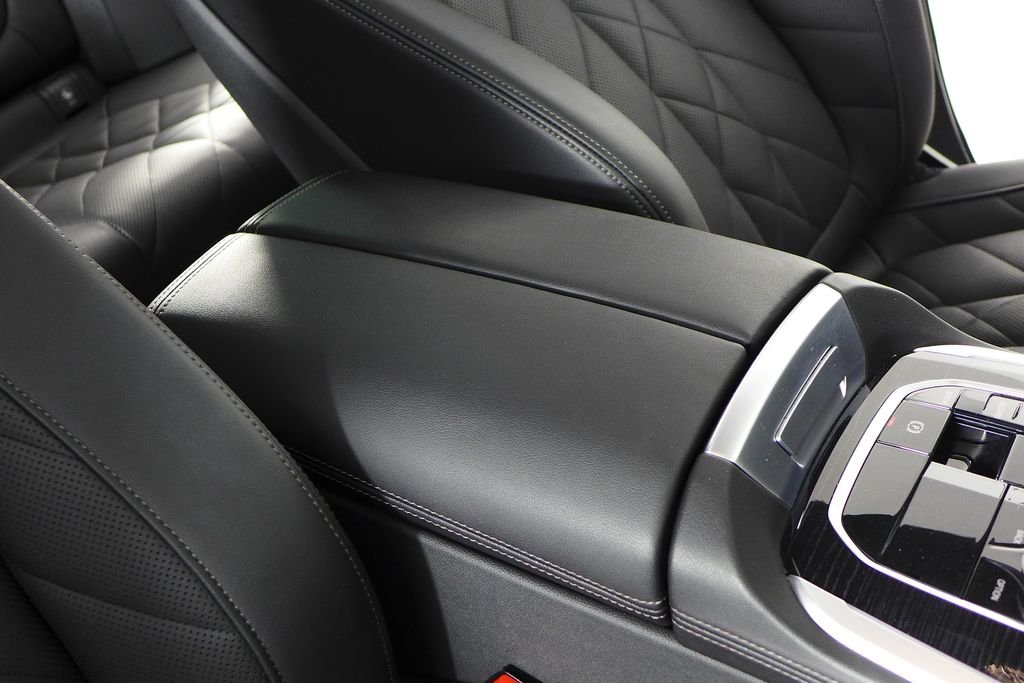 Used 2024 Black Sapphire Metallic BMW sDrive40i image 16
