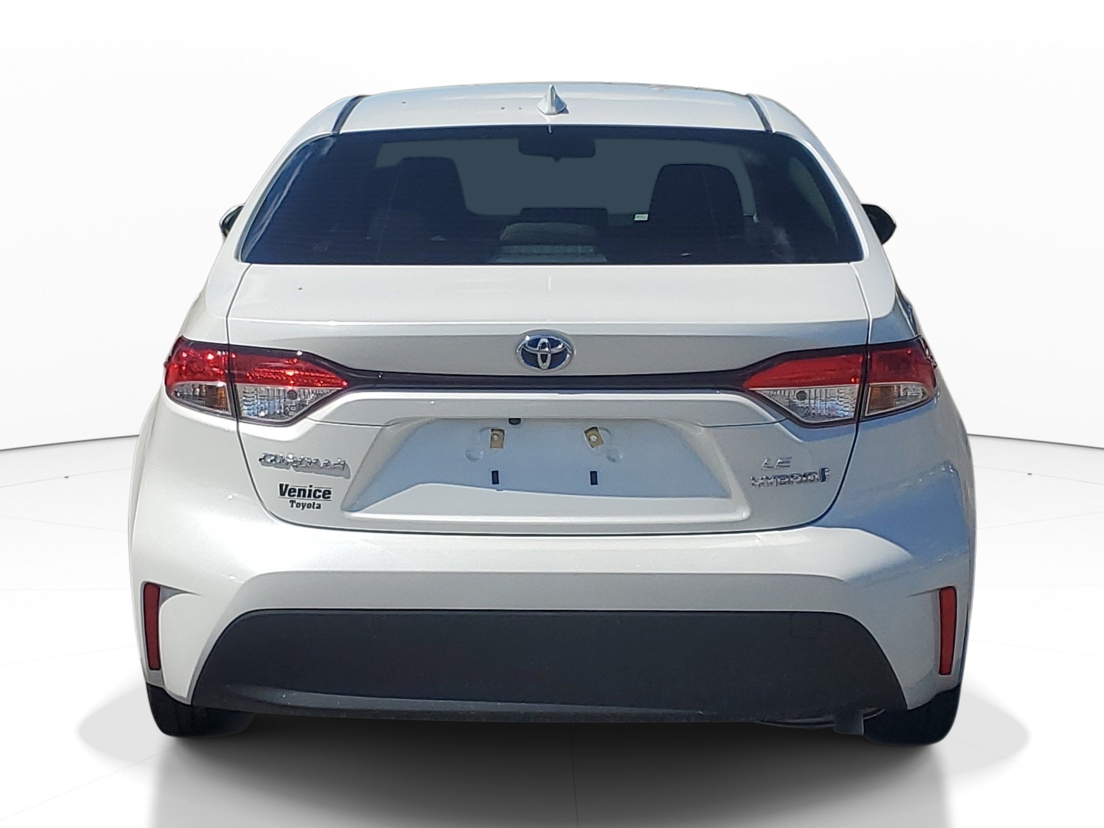 Used 2024 Wind Chill Pearl Toyota Hybrid LE image 4
