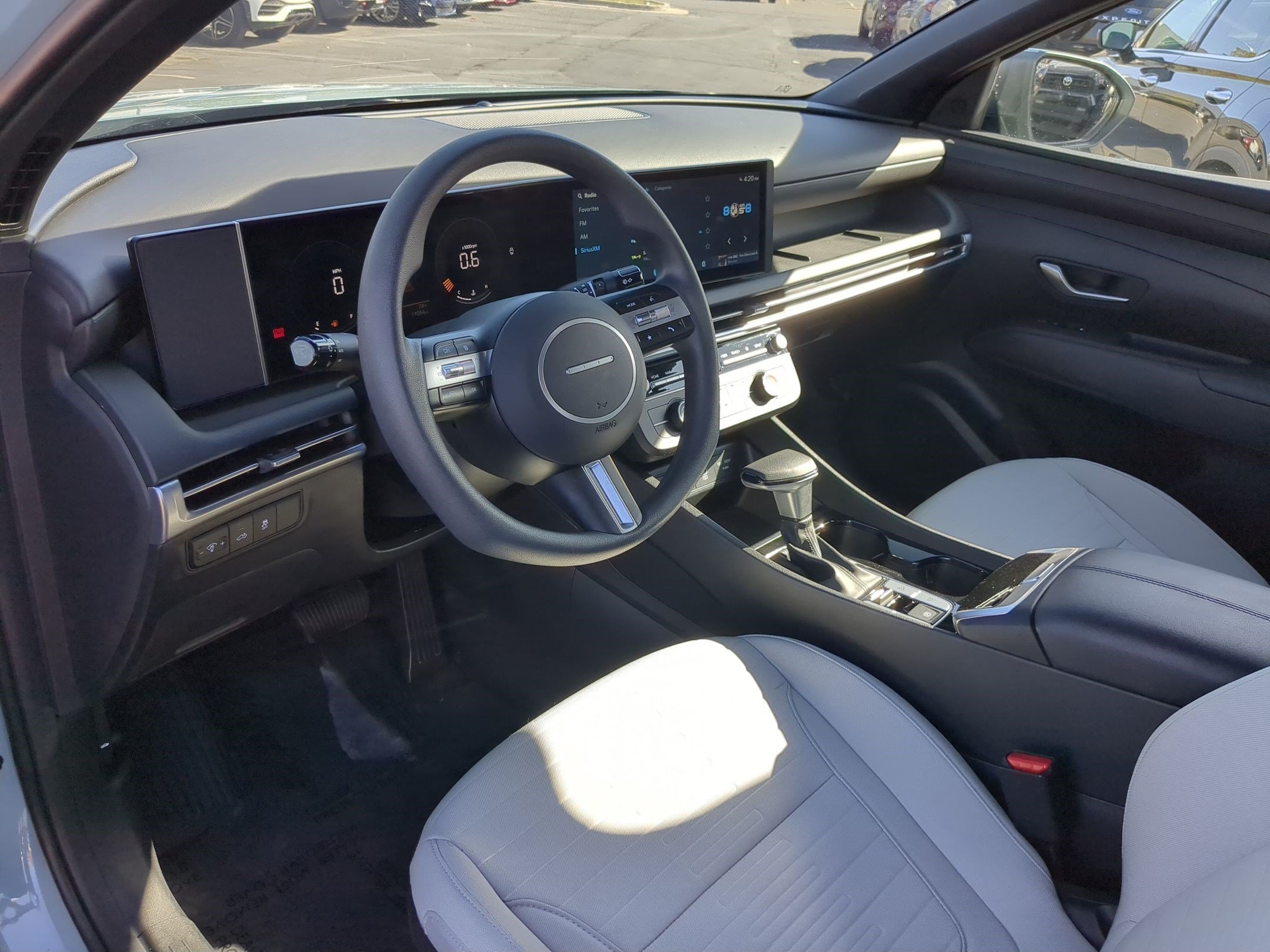 2025 Hyundai Santa Cruz SE - Photo 14
