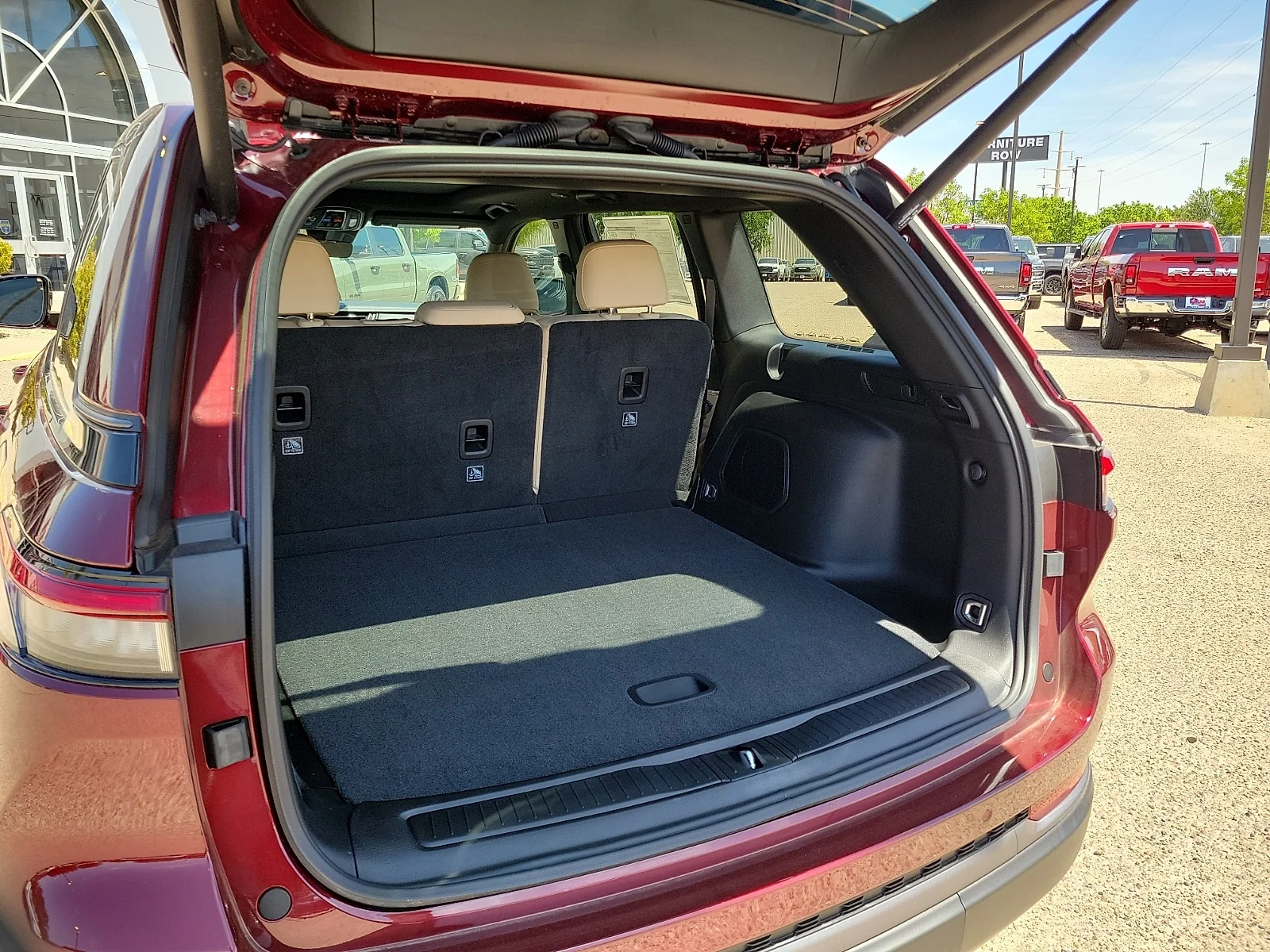 New 2026 Velvet Red Pearlcoat Jeep LIMITED 4X4 image 8