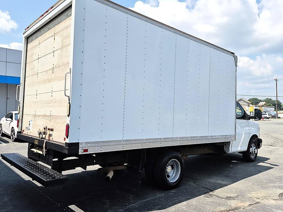 Used 2014 Summit White Chevrolet Work Van image 5