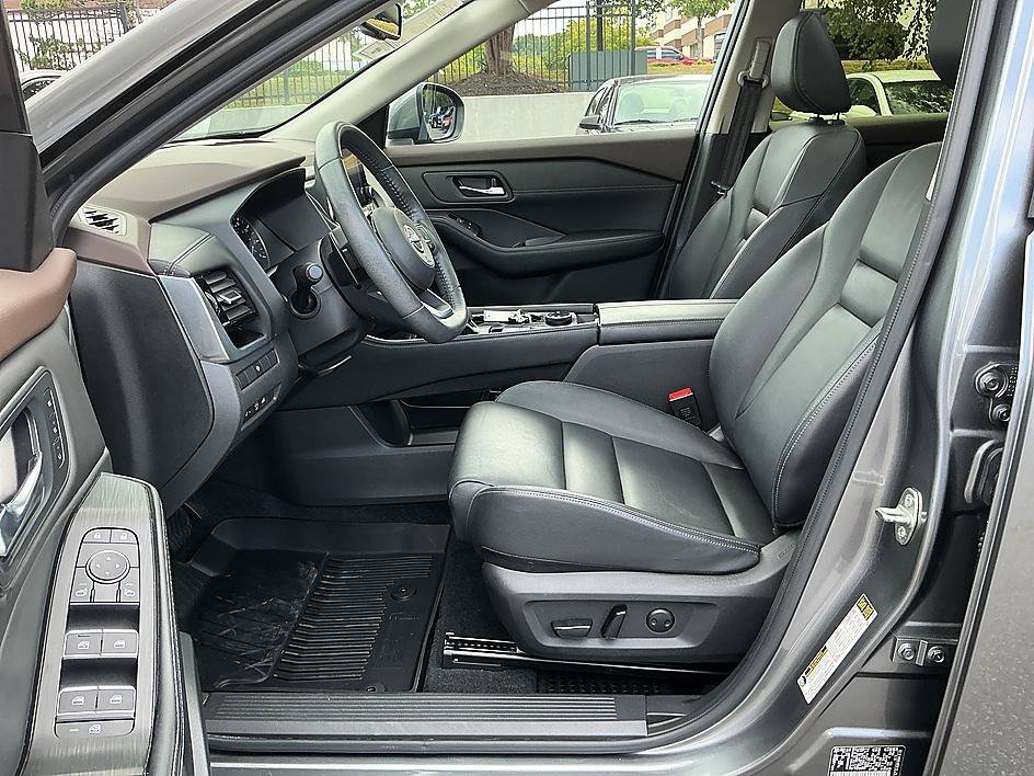 Certified Used 2023 Gun Metallic Nissan SL image 12