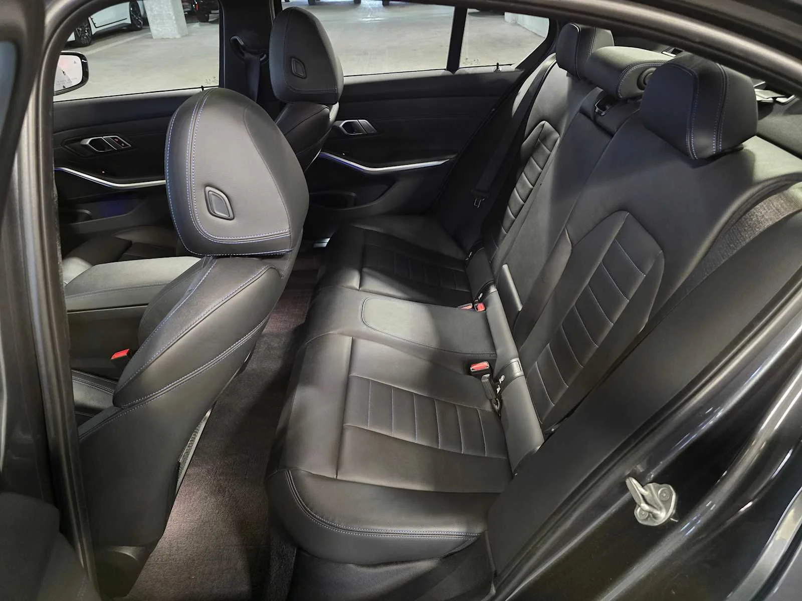 Used 2021 Mineral Gray Metallic BMW xDrive image 31