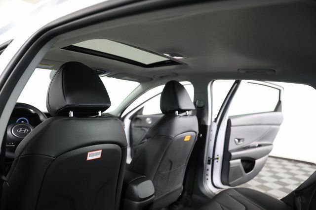 2025 Hyundai Elantra Limited - Photo 20