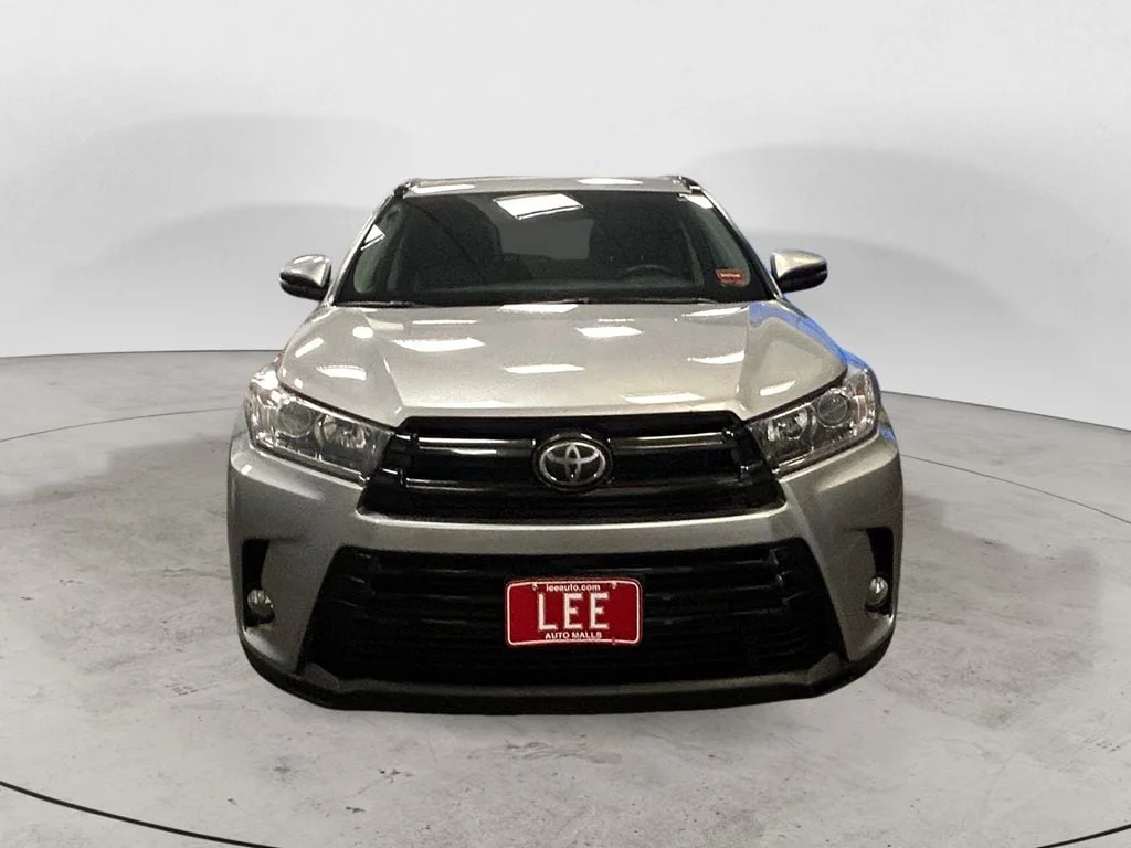 Used 2017 Celestial Silver Toyota XLE V6 image 8