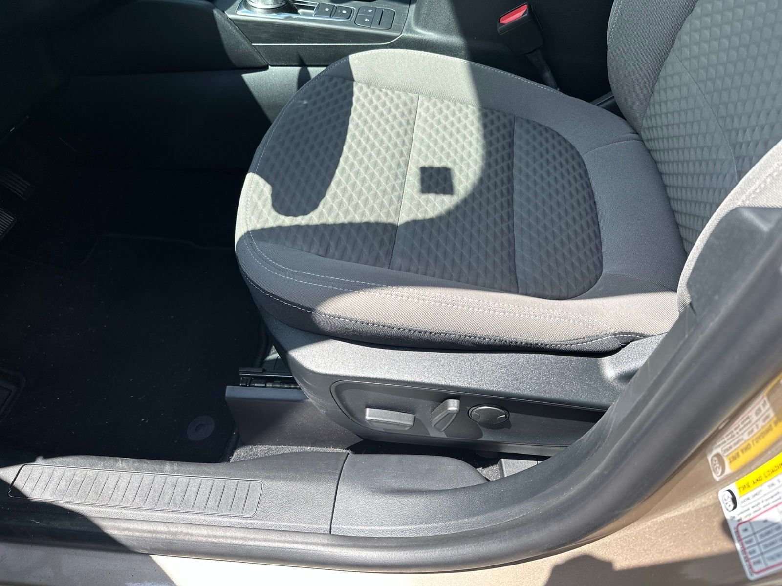 Used 2020 Gold Ford SE image 6