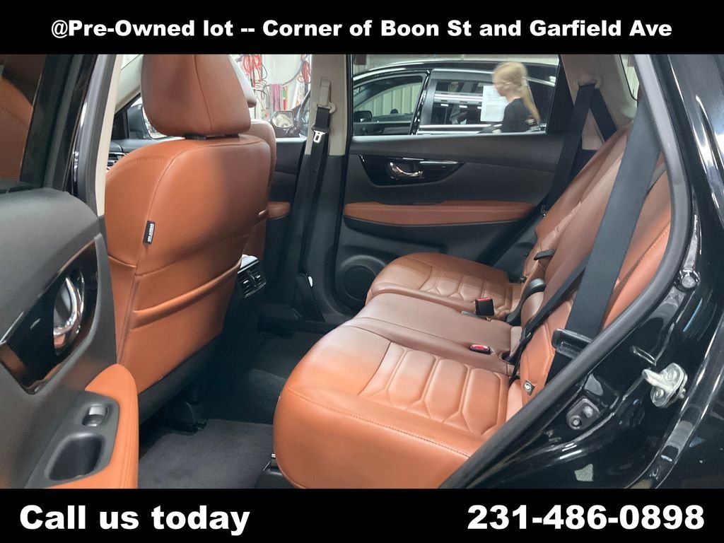 Used 2019  Nissan SL image 26