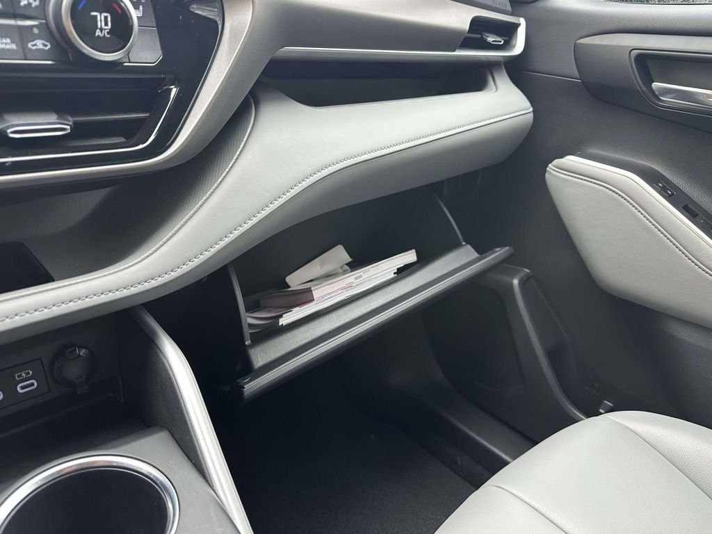 Used 2024  Toyota XLE image 20