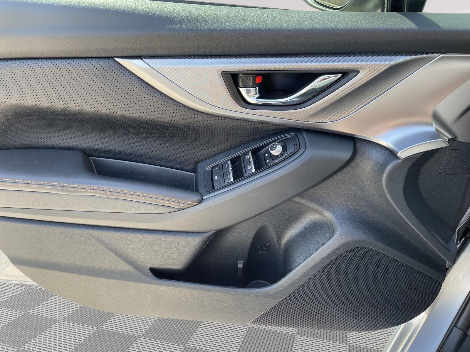 Used 2022 Ice Silver Metallic Subaru Limited image 17