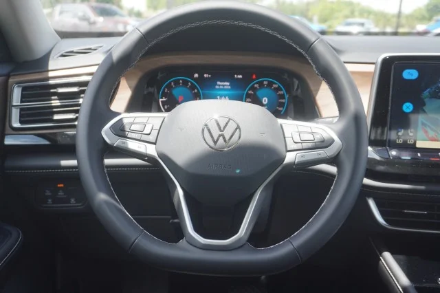 New 2026 Avocado Green Pearl Volkswagen 2.0T SE w/Technology image 27