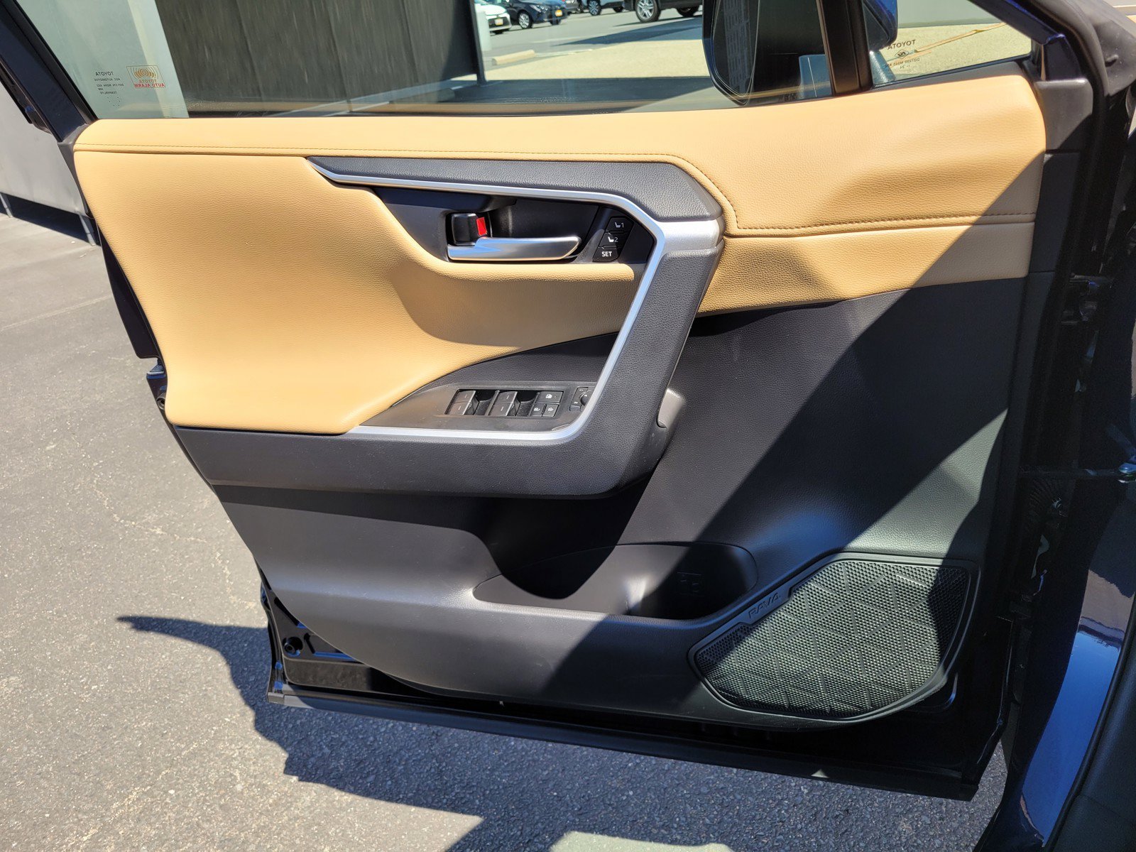 Certified Used 2025  Toyota Limited image 27