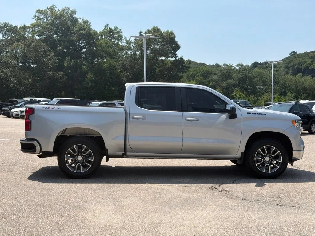 2022 Chevrolet Silverado 1500 LT - Photo 7