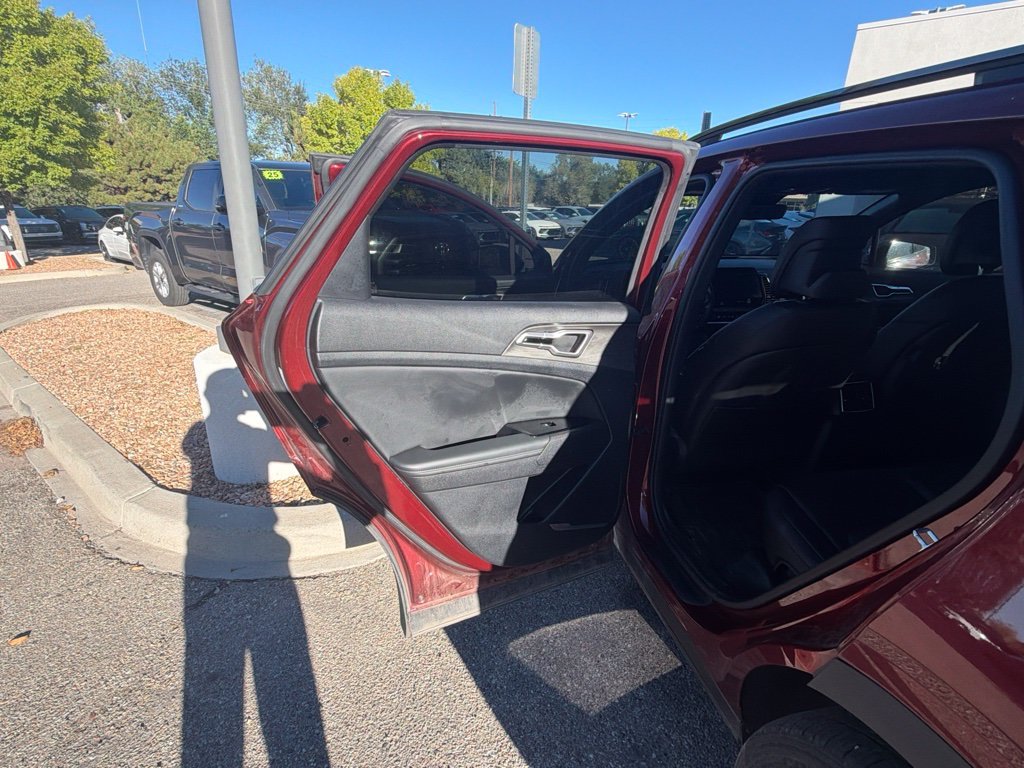 Used 2025 Red Kia X-Line image 17