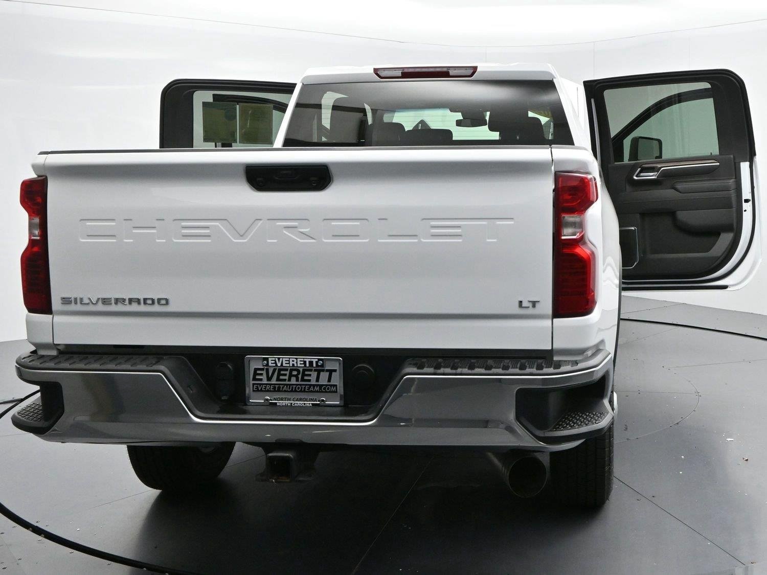 Used 2025 Summit White Chevrolet LT image 43