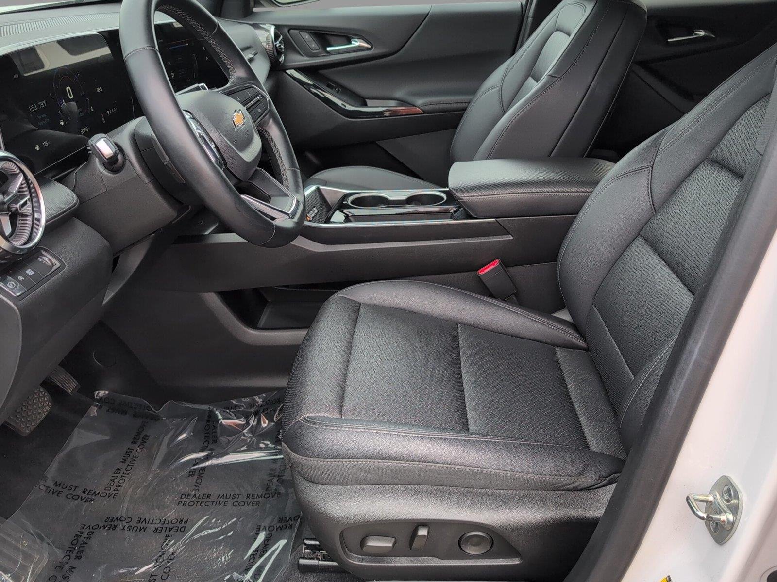Used 2025 Summit White Chevrolet LT image 3