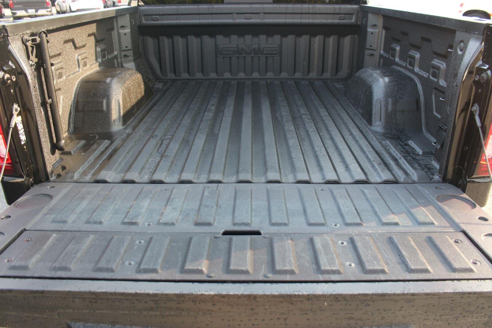 Used 2025 Onyx Black GMC Denali image 10