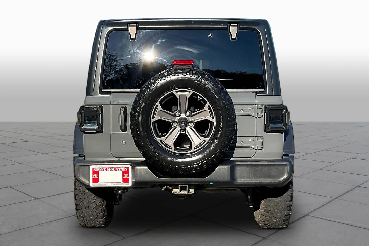 Used 2018 Sting-Gray Clearcoat Jeep Sport S image 5